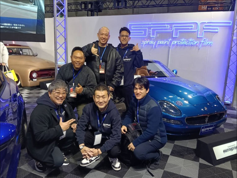 ブースでの多言語対応の様子2