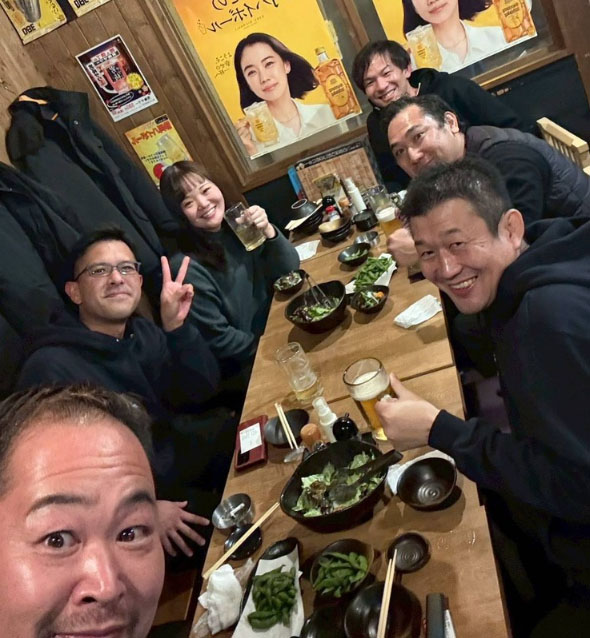 展示会後の会食の様子